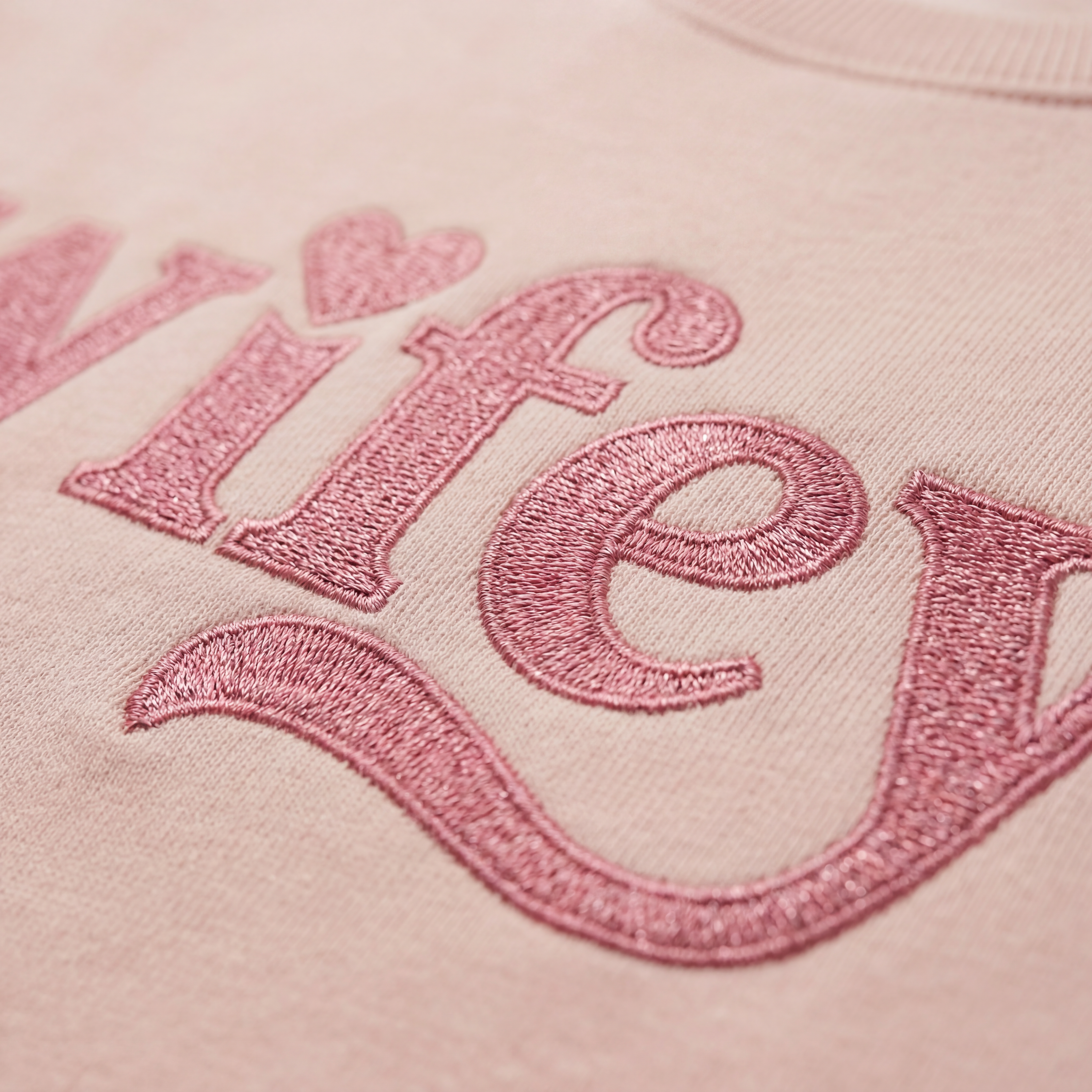 "Wifey" sweatshirt (EMBROIDERED)