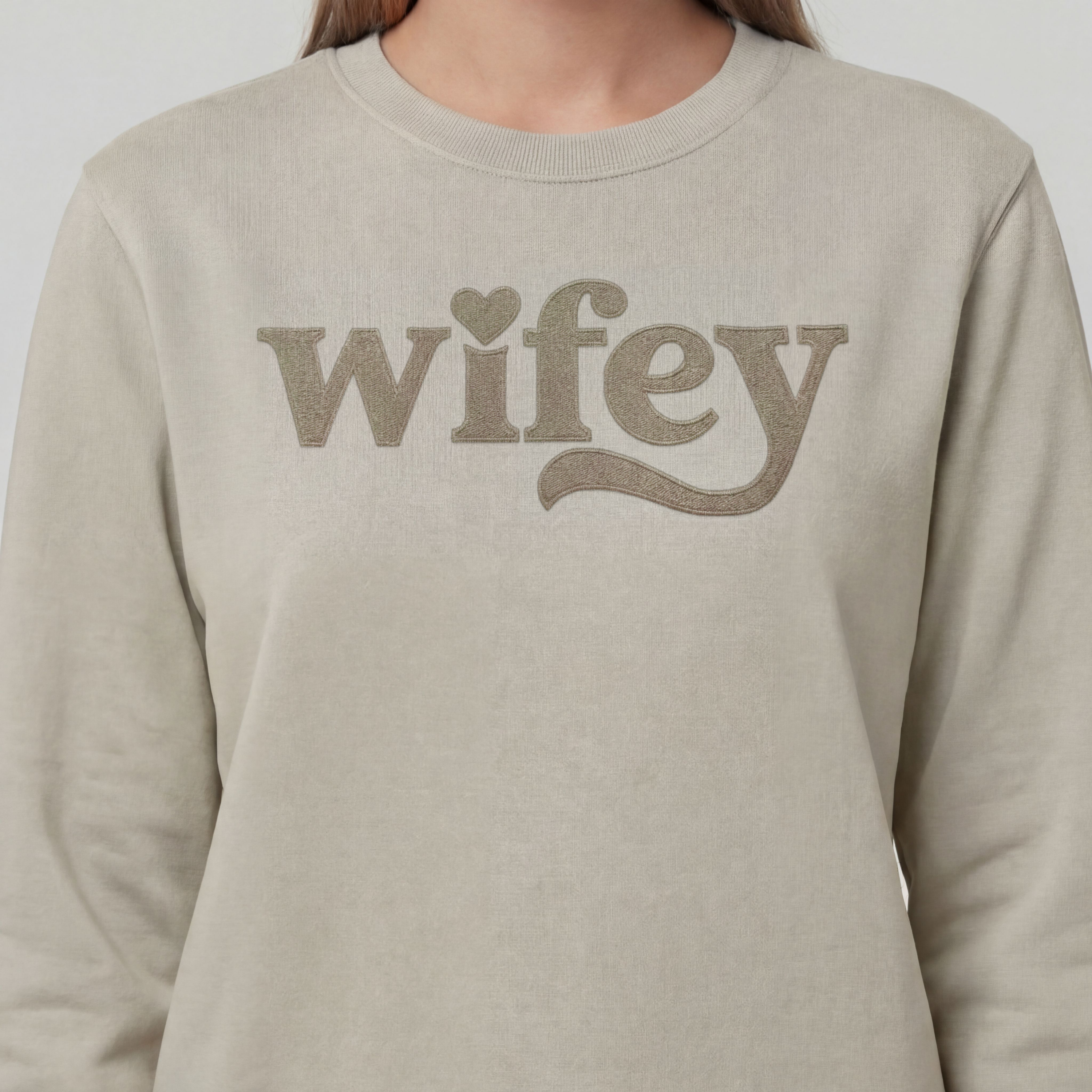 "Wifey" sweatshirt (EMBROIDERED)
